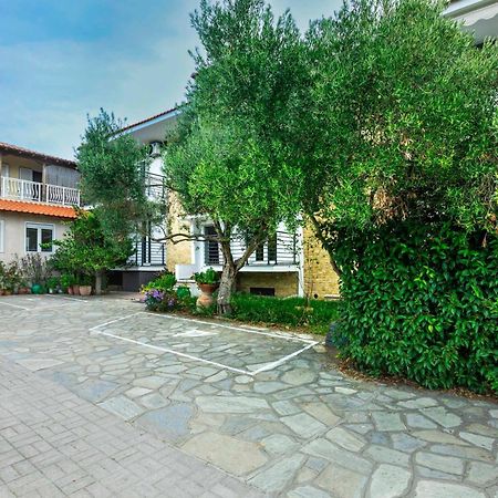 Newstory Suites Посиди Екстериор снимка